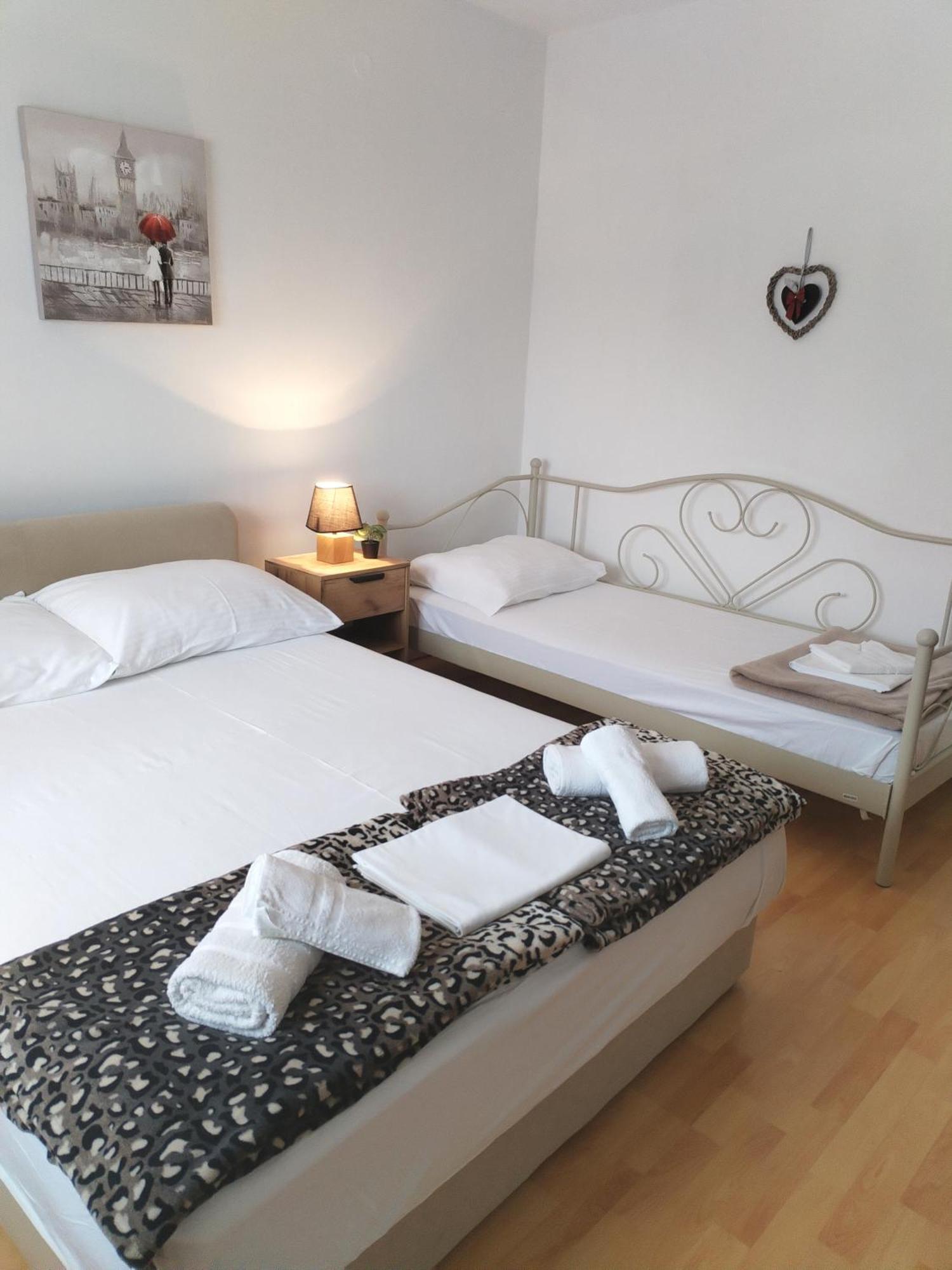 Apartments"Nika" With Private Pool Galovac  Extérieur photo